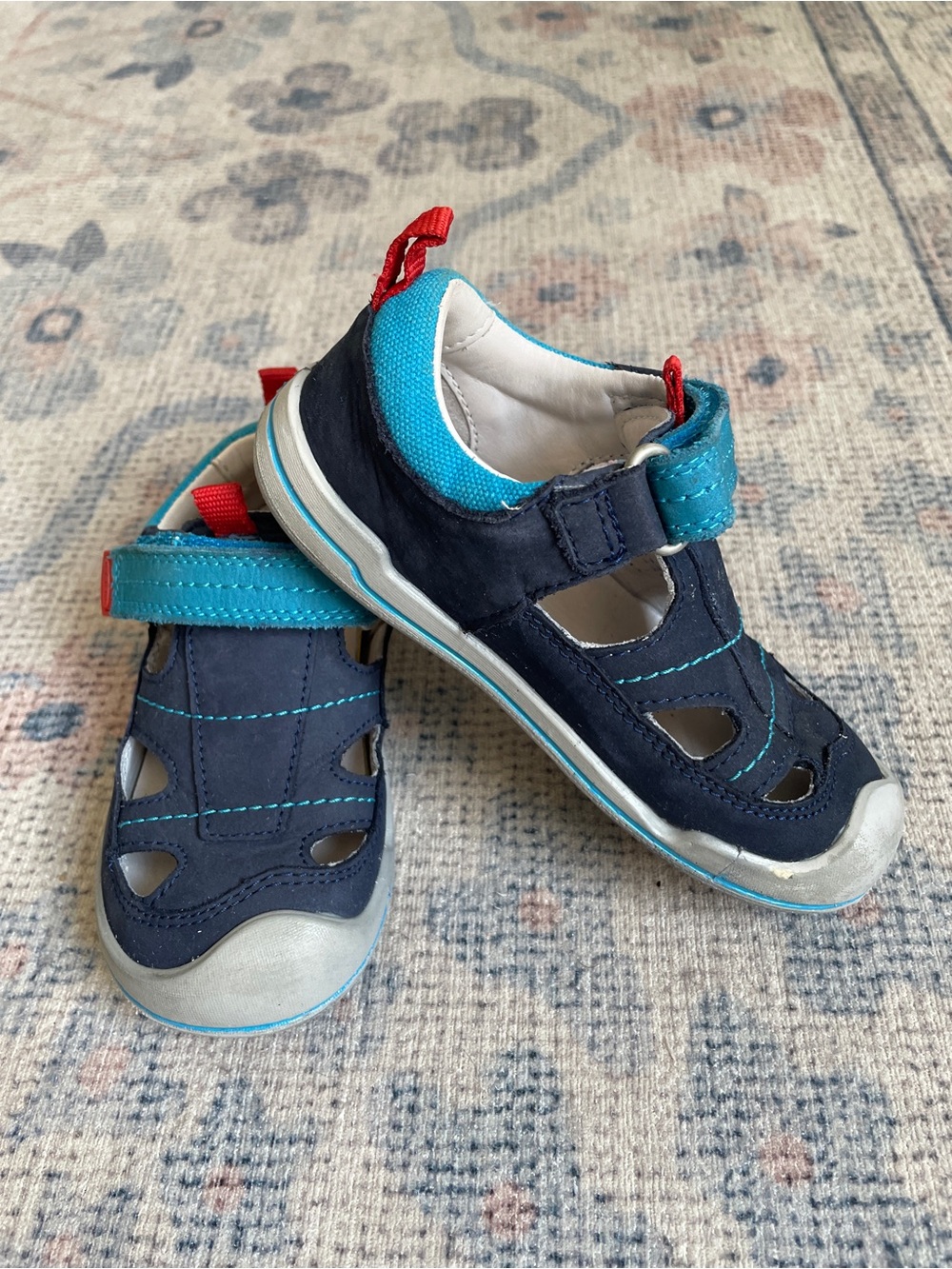 Keen Navy and Teal Kids Closed-Toe Waterproof Sandals with Red Tabs (sz 8)